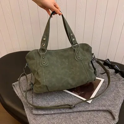  POPULAR RIVET SHOULDER BAG